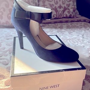 Brand new 9 1/2 Blue pump